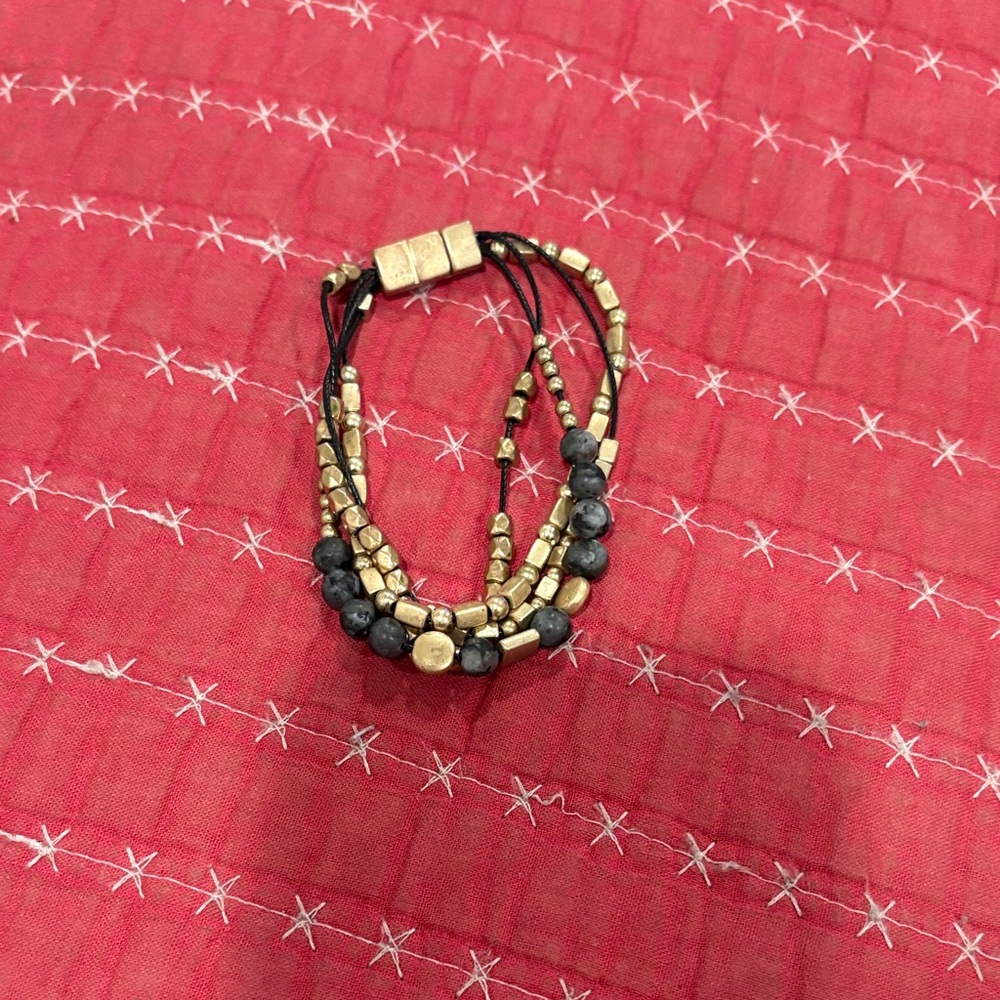 Elegant Gold and Black Beaded Bracelet